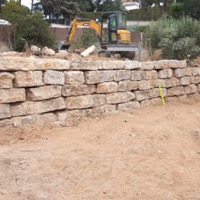 Construcción de muro de rocalla en Mataró