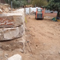 Construcció de mur de rocalla a Mataró