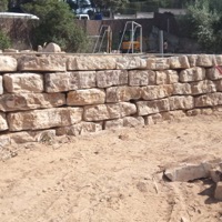 Construcció de mur de rocalla a Mataró