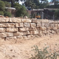 Construcción de muro de rocalla en Mataró