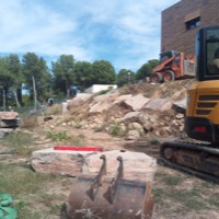 Excavació per a mur de rocalla