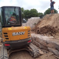 Excavació per a mur de rocalla