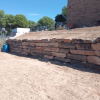 Excavació per a mur de rocalla