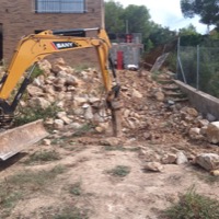 Excavació per a mur de rocalla