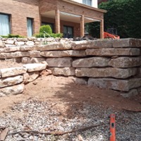 Muro de rocalla en Begues