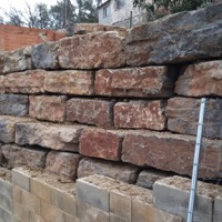 Muro de rocalla en Canyellas