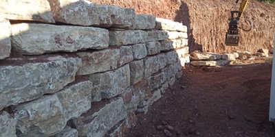 Muros de rocalla en Matadepera