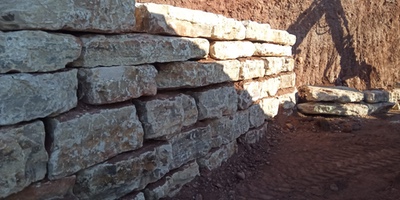 Muros de rocalla en Matadepera