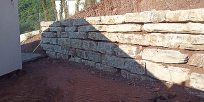 Muros de rocalla en Matadepera
